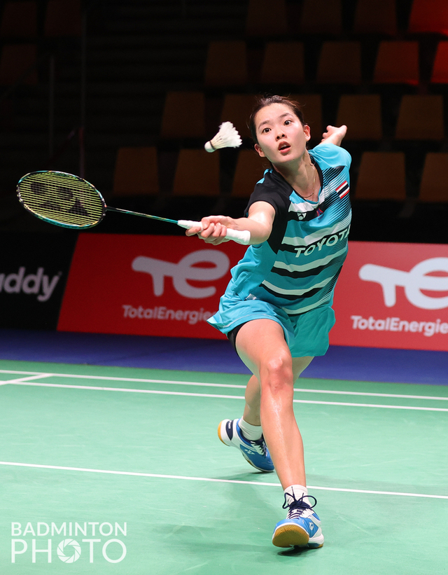 Pebulu tangkis ganda putri Thailand Puttita Supajirakul di final Thomas Uber Cup 2021, Rabu (13/10). Foto: Yves Lacroix/Badmintonphoto/BWF