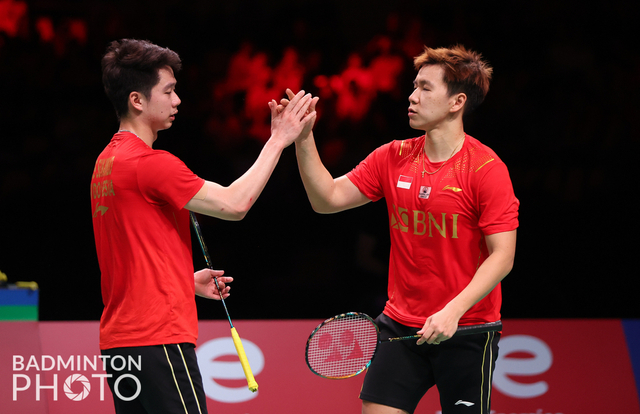 Kevin Sanjaya Sukamuljo/Marcus Fernaldi Gideon saat melawan pemain Denmark Kim Astrup/Anders Skaarup Rasmussen di Thomas Uber Cup. Foto: Yves Lacroix/Badmintonphoto/BWF