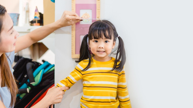 Cara tepat mengukur tinggi badan anak di rumah. Foto: Shutterstock