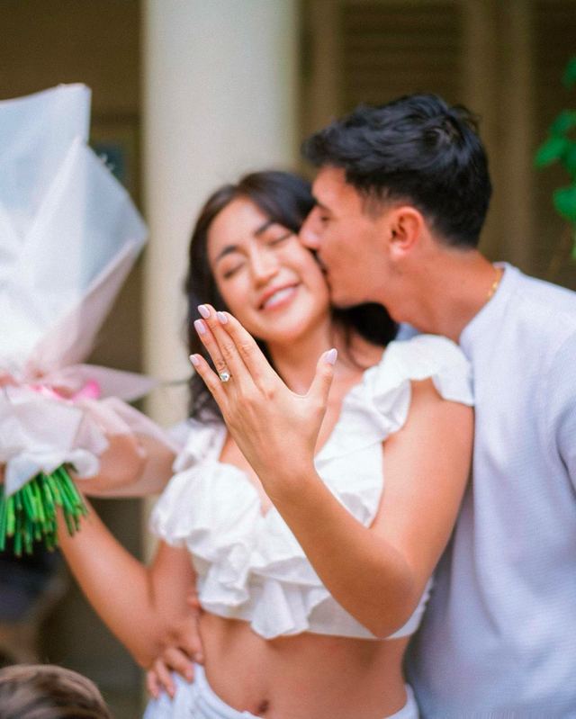 Jessica Iskandar dilamar Vincent Verhaag. Foto: Instagram @inijedar