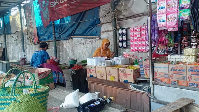 Kondisi Pasar belakang Kodim Brebes yang dinilai kurang representatif