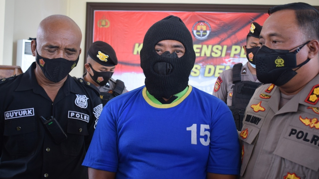 Lulut Kusmiyanto (39) tersangka kasus pencabulan terhadap belasan anak di bawah umur di Kabupaten Demak saat dihadirkan dalam konferensi pers. Foto: Dok. Istimewa
