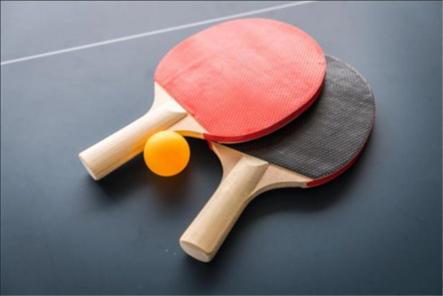 Ilustrasi permainan tenis meja. Sumber: https://www.freepik.com/