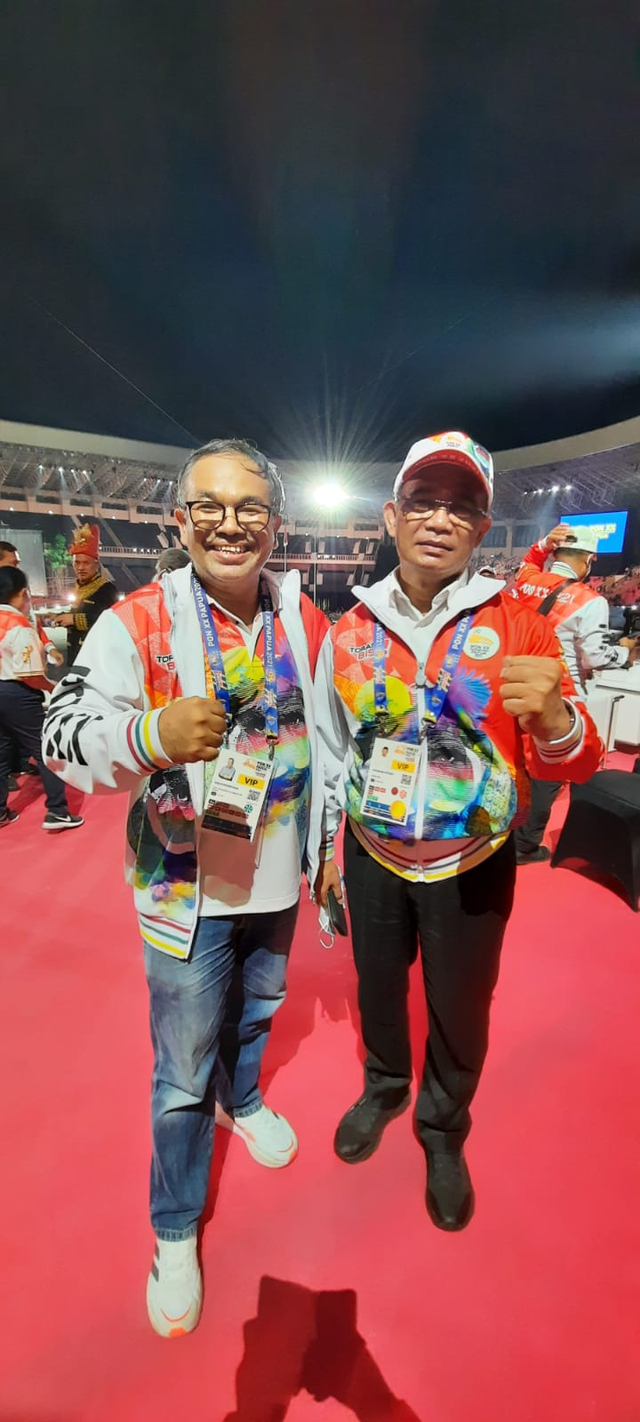 Menko PMK, Muhadjir Effendy (kanan) bersama Dr Aqua Dwipayana. Foto: dok
