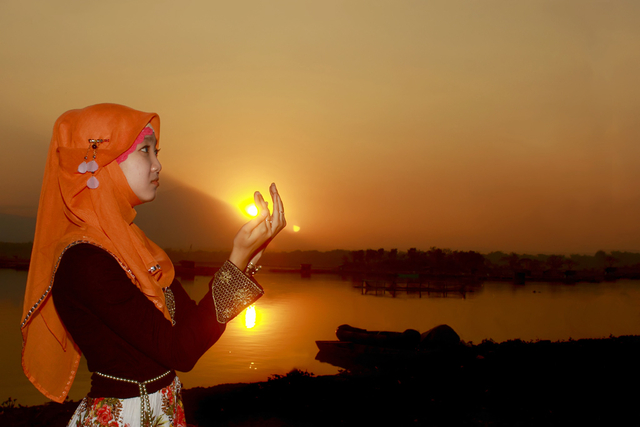 Berdoa, Sumber: Flickr