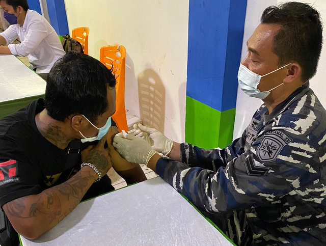 Vaksinasi di lokasi nongkrong anak muda di Pontianak. Foto: Dok Hi!Pontianak