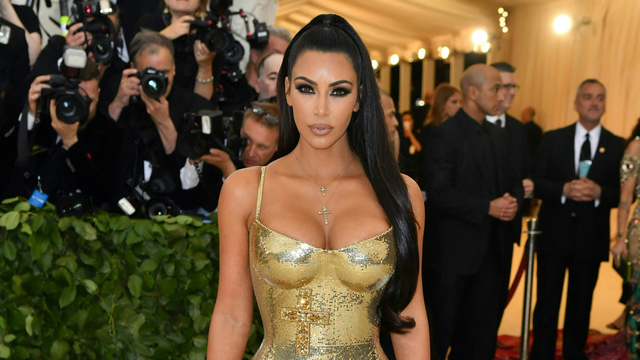 Kim Kardashian tiba di Met Gala 2018 pada 7 Mei 2018. Foto: Angela Weiss/AFP