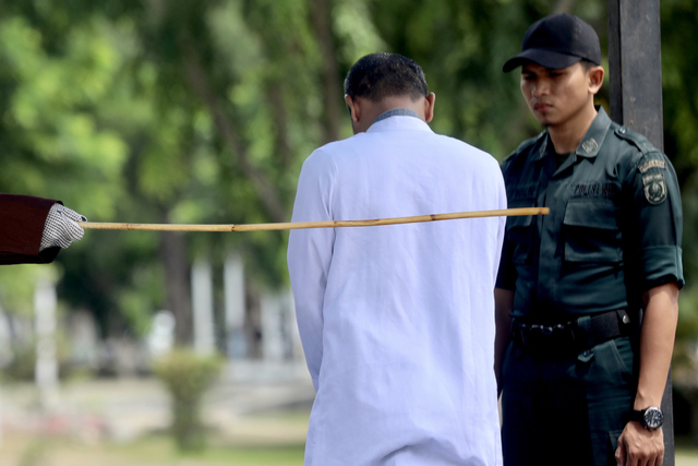 Ilustrasi hukum cambuk. Foto: Suparta/acehkini