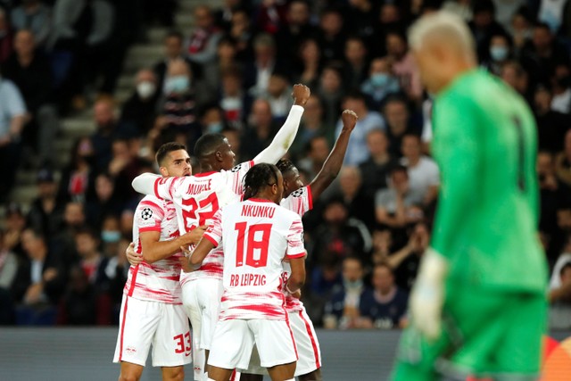 Selebrasi pemain RB Leipzig usai mencetak gol ke gawang Paris St Germain (PSG) pada pertandingan Grup A Liga Champions di Parc des Princes, Paris, Prancis. Foto: Christian Hartmann/REUTERS