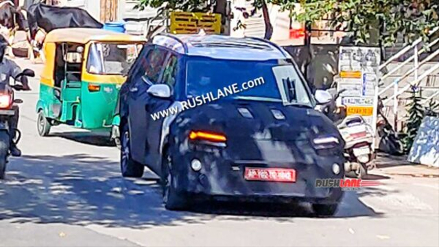Low MPV Kia KY tepergok sedang uji jalan di India. Foto: dok. Rushlane