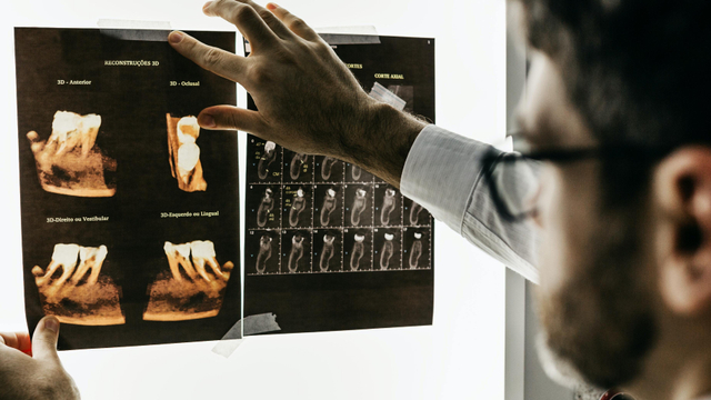 Penggunaan Augmented Reality menghadirkan gambaran yang lebih realistis untuk meningkatkan kualitas pelatihan para calon doktek. Gambar: Jonathan Borba on Unsplash
