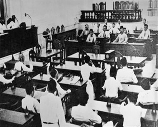 Kondisi pengesahan UUD 1945. Sumber: https://sumberbelajar.belajar.kemdikbud.go.id/