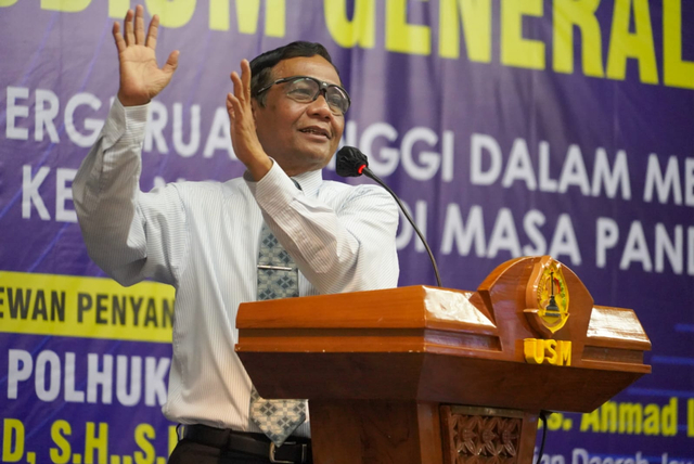 Menko Polhukam Mahfud MD menyampaikan kuliah umum di Universitas Semarang. Foto: Dok. Humas Kemenko Polhukam