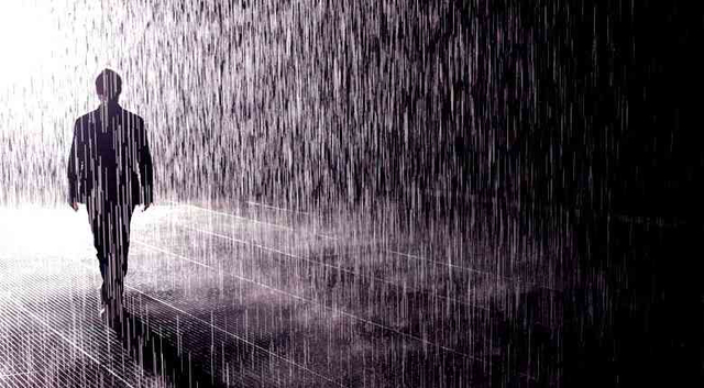 Ilustrasi kena hujan, dok: pixabay