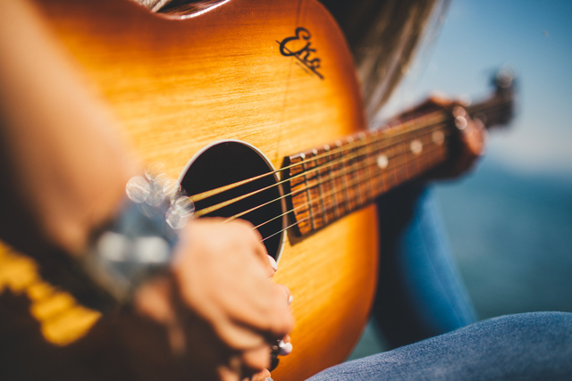 Ilustrasi menyanyikan sebuah lagu. Foto: Pixabay