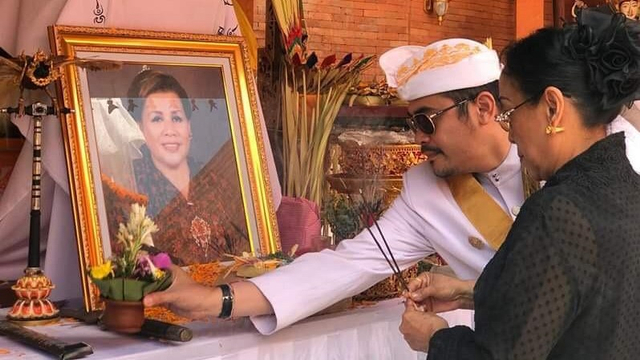 Sukmawati Soekarnoputri saat mengikuti upacara agama Hindu di Bali. Foto: Dok. Istimewa