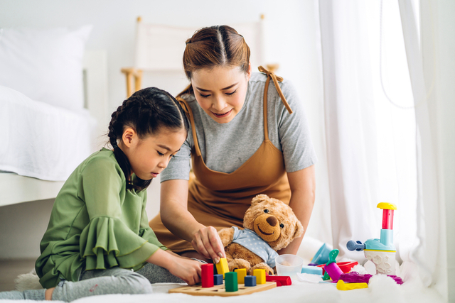 Asah kreativitas anak dengan bonding time. Foto: Shutterstock
