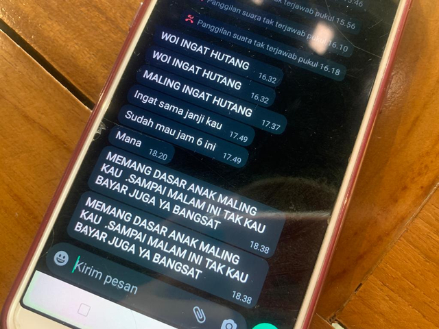 Penagihan dari nomor-nomor Debt Collector yang mengancam Yanti. Foto: Dok. Yanti