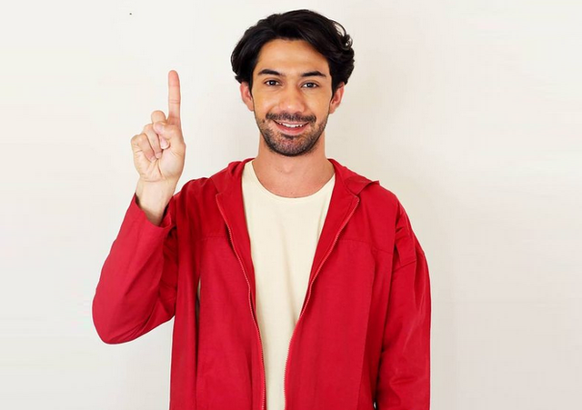 Reza Rahadian. Instagram @officialpilarez