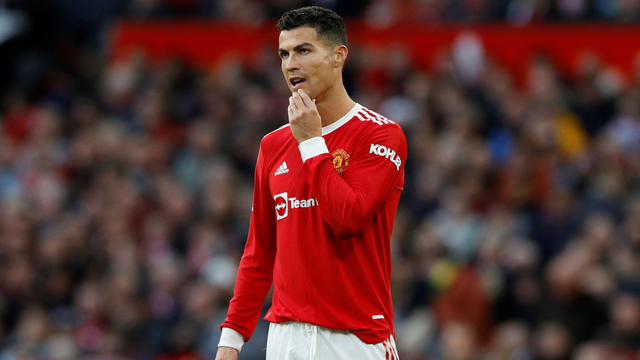 Pemain Manchester United Cristiano Ronaldo bereaksi saat hadapi Liverpool di Stadion Old Trafford, Manchester, Inggris, Minggu (24/10). Foto: Phil Noble/REUTERS