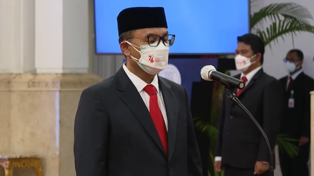 Pelantikan Kepala Pusat Pelaporan dan Analisis Transaksi Keuangan (PPATK) Ivan Yustiavandana. Foto: Youtube/Sekretariat Presiden