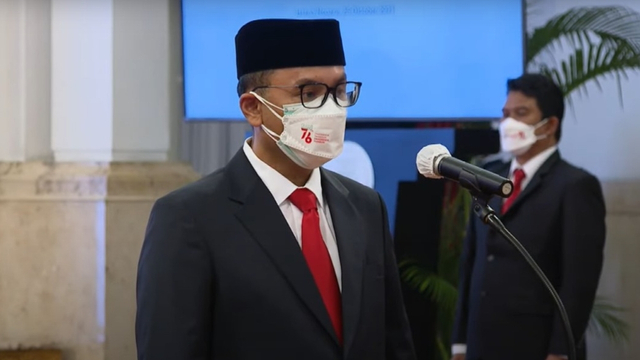 Pelantikan Kepala Pusat Pelaporan dan Analisis Transaksi Keuangan (PPATK) Ivan Yustiavandana. Foto: Youtube/Sekretariat Presiden
