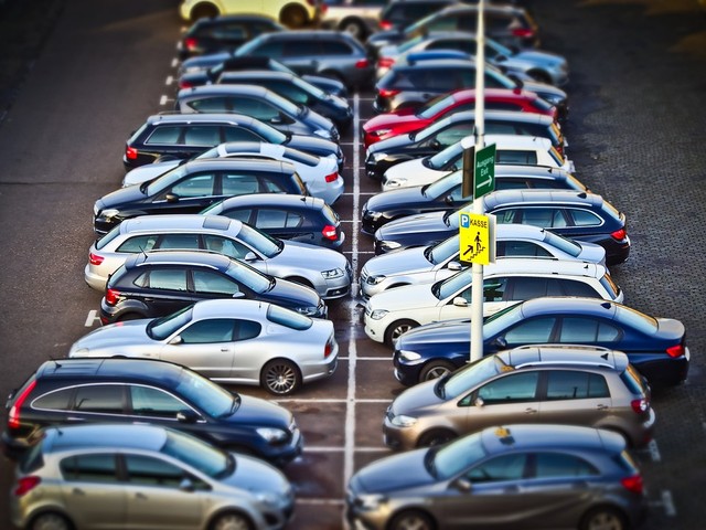 Ilustrasi parkir mobil (Foto: Pixabay)