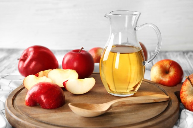 Ilustrasi cuka sari apel. Foto: Shutterstock