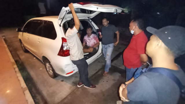 Para pelaku saat diamankan oleh Unit Reserse Polsek Batam Kota. Foto: Dok Polsek Batam Kota.