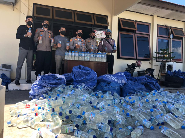 Miras yang diamankan dari rumah tak berpenghuni di Ternate. Foto: Samsul Hi Laijou/cermat