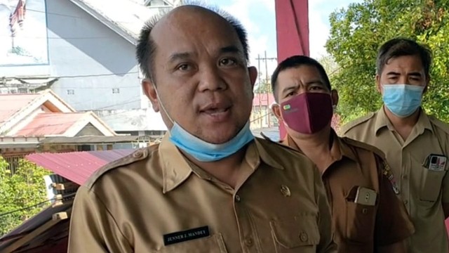  Kepala Desa Tumaluntung, Jener Mandey