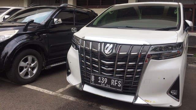 Mobil Rachel Vennya Berwarna Putih, Ditlantas Polda Metro Jaya, Selasa (26/10).
 Foto: Giovanni/kumparan