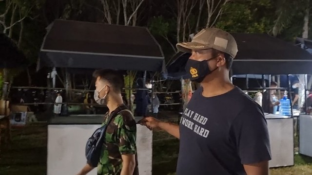 Gelar Vaksinasi Gratis, Kapolres Bangka Barat Bagikan Voucher Belanja ke Warga