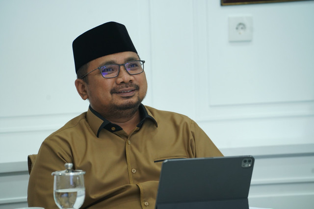 Menteri Agama Yaqut Cholil Qoumas saat menghadiri Anugerah Keterbukaan Informasi Publik Tahun 2021 yang digelar secara virtual. Foto: Dok. Kemenag
