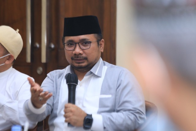 Menteri Agama Yaqut Cholil Qoumas saat menghadiri Anugerah Keterbukaan Informasi Publik Tahun 2021 yang digelar secara virtual. Foto: Dok. Kemenag