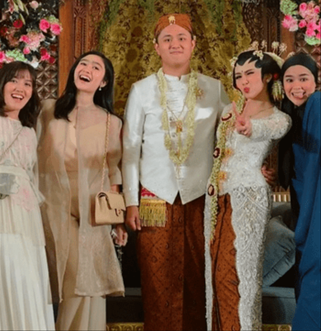 Mantan Personel Blink hadir di pernikahan Ashilla Zee. Foto: instagram @febbyrastanty