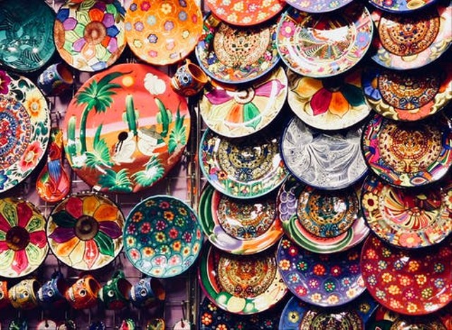 Cinderamata adalah barang yang dijadikan oleh-oleh atau barang pemberian. Sumber: Pexels.com