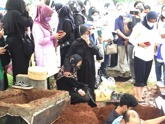 Pemakaman Oddie Agam. Foto: Giovanni/kumparan