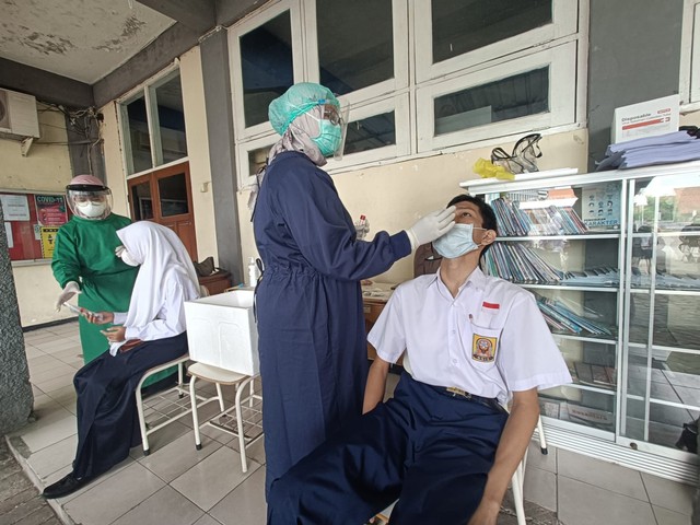 72.003 Siswa SMP Peserta PTM di Surabaya Jalani Swab PCR Serentak