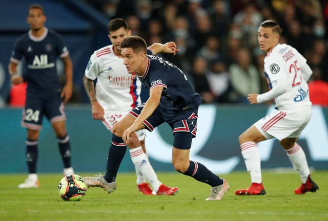 Pemain Paris St Germain Ander Herrera saat pertandingan melawan Olympique Lyonnais di Parc des Princes, Paris, Prancis. Foto: Benoit Tessier/Reuters