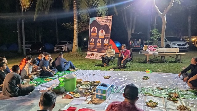 TDA Kabupaten Trenggalek mengadakan sharing bisnis di pantai Mutiara, Trenggalek. 