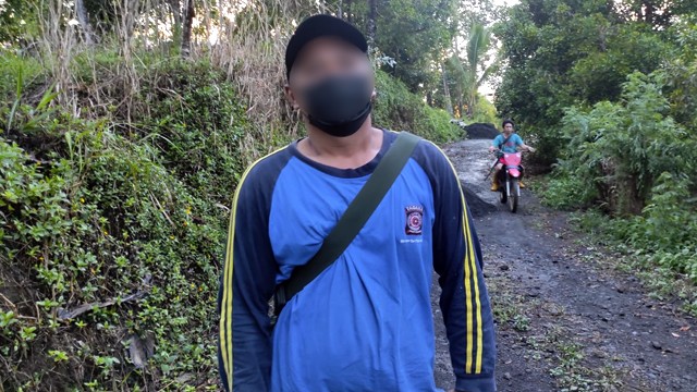 DR alias Den, Oknum perangkat desa yang diduga melakukan perusakan baliho dan mimbar di rumah ibadah jemaat Advent Desa Tumaluntung, Kecamatan Tareran, Kabupaten Minahasa Selatan