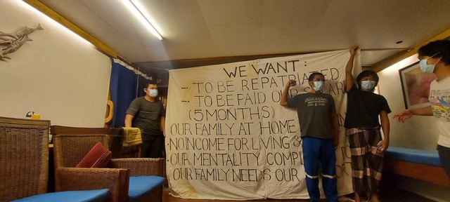 Warga Indonesia yang terkatung-katung di atas kapal MV Voyager. Foto: dok