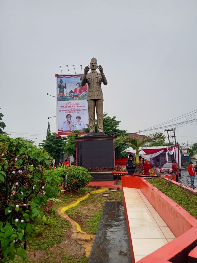 Patung Bung Karno di Taman UMKM Ir Soekarno Bandar Lampung, Kamis (28/10) | Foto : Sidik Aryono/ Lampung Geh
