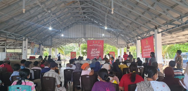 Masyarakat ikut vaksin gratis di Belitung.