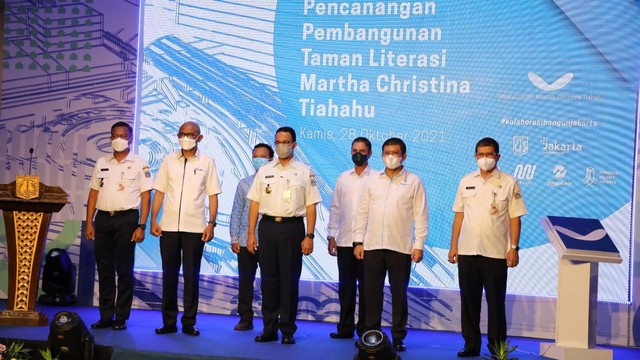Gubernur DKI Jakarta Anies Baswedan hadiri Pencanangan Pembangunan Taman Literasi Martha Christina Tiahahu, Kamis (28/10). Foto: Pemprov DKI Jakarta