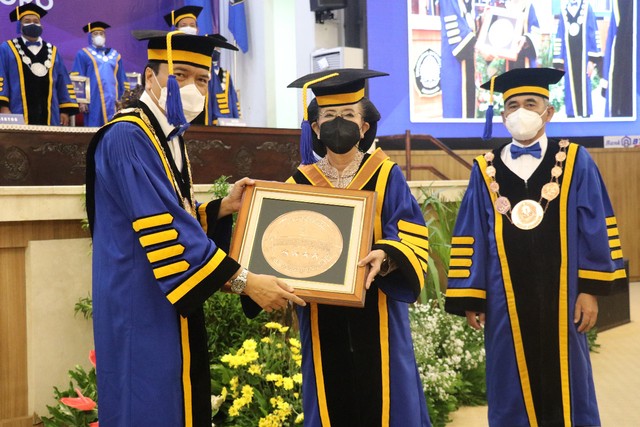 Undip menambah 4 guru besar. Foto: Dok. Istimewa