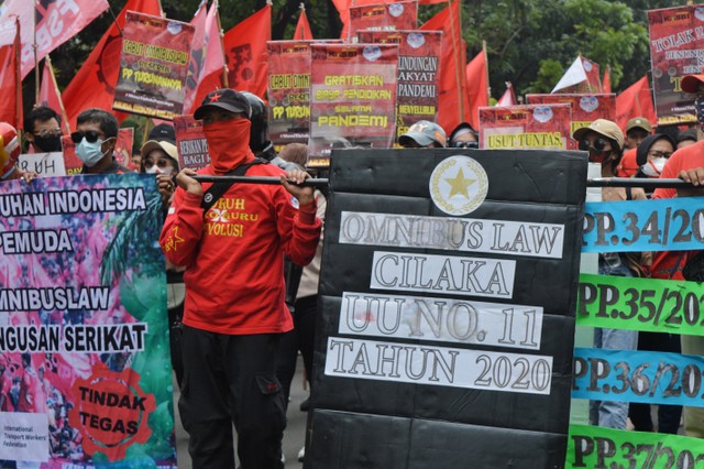 Tuntutan dari pihak KASBI. (Yudisald/Jurnalis)