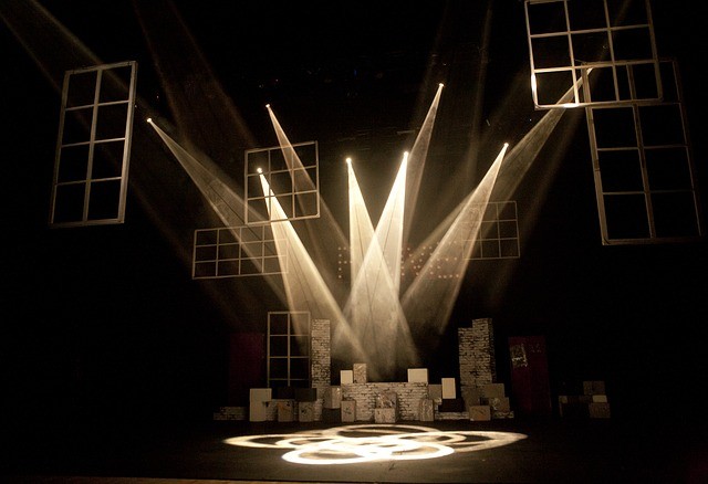 Pembuatan Rancangan Pentas Teater. Foto: Pixabay