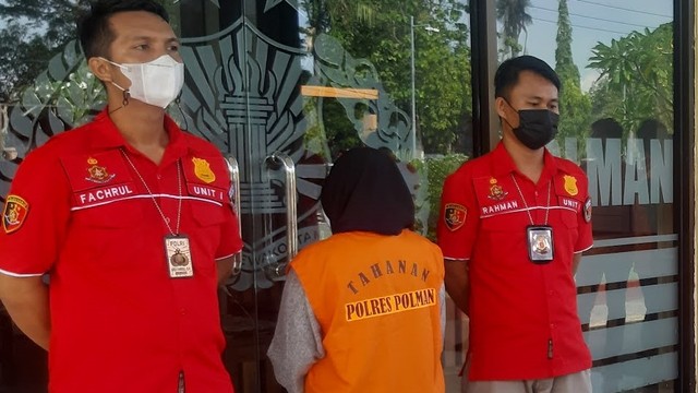 Tersangka C ditangkap atas kasus tindak pidana memperdagangkan anak di bawah umur untuk aktivitas seksual. Foto: Dok. Polres Polewali Mandar